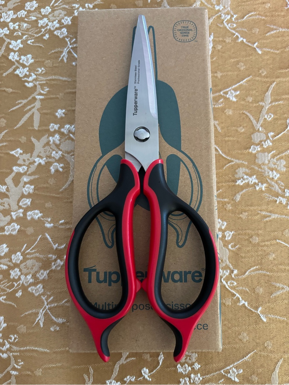Tupperware Red and Black Kitchen Shears